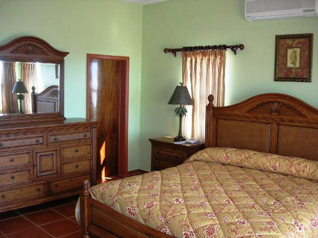 Ocean Terrace Condominiums The Valley Room photo